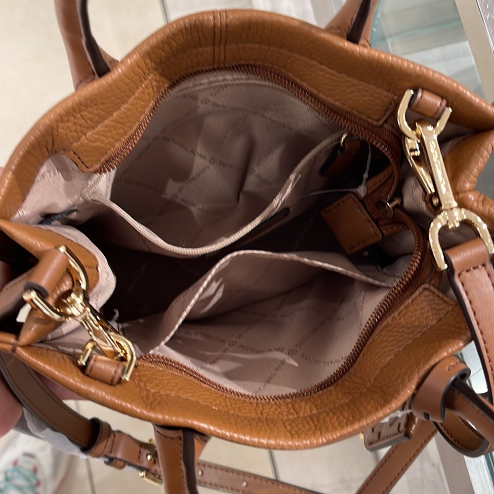 MICHAEL KORS Mirella Sm Shopper TZ XBody Pebbled Leather Crossbody
Luggage
NWT - Picture 10 of 16